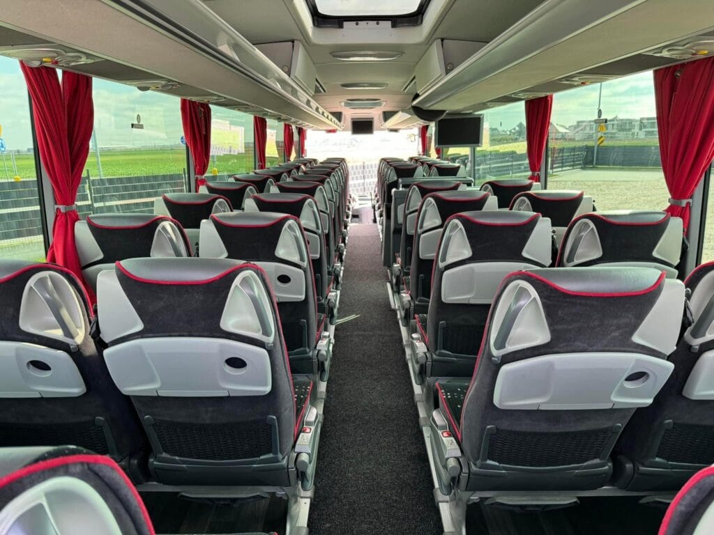 Bus do przewozu dużej ilości osób.