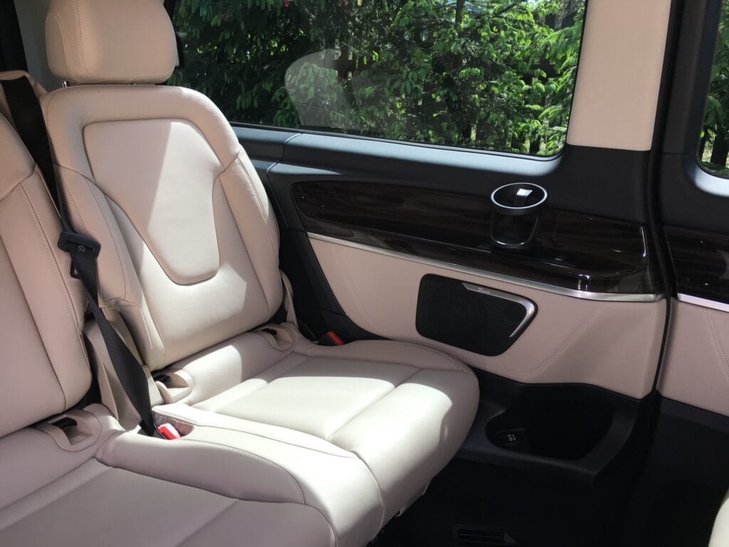 Wynajem prestiżowego busa dla 6 osób